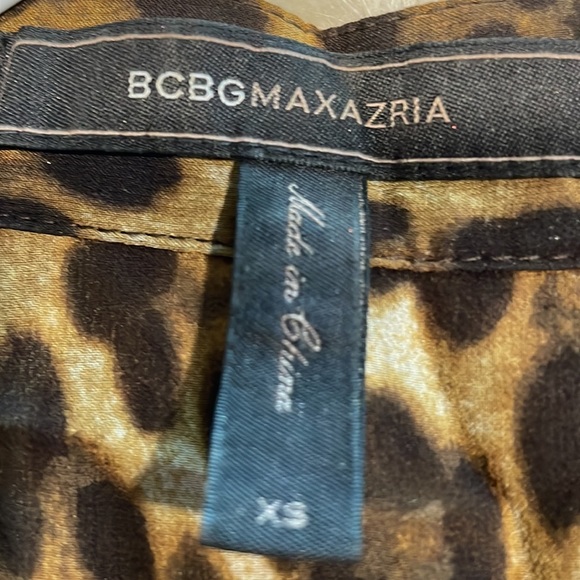 BCBGMAXAZRIA Animal Print Sheer Blouse Sz XS - Picture 2 of 4